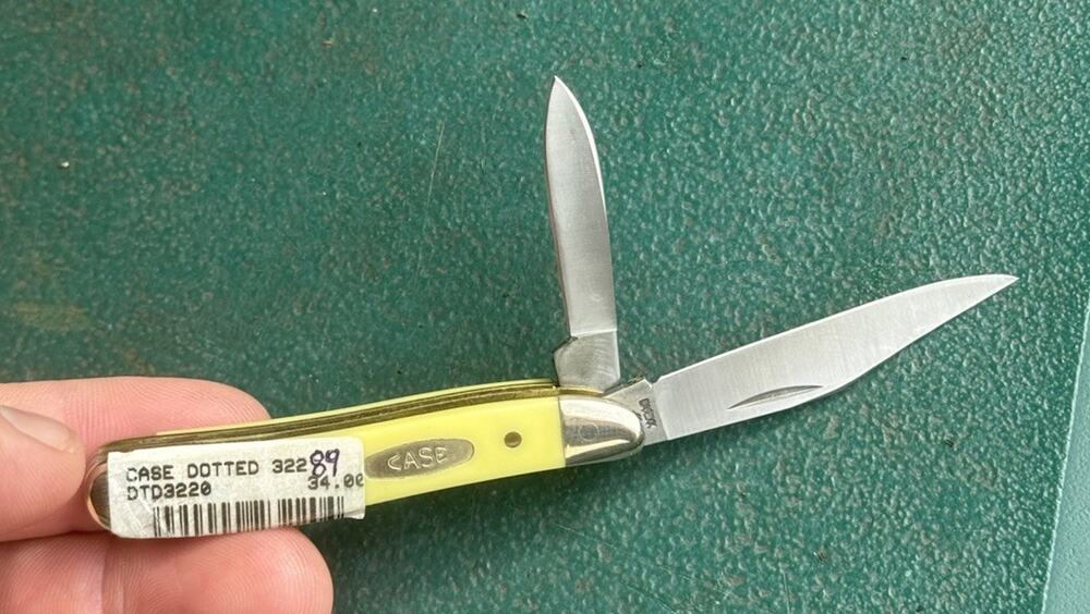 VINTAGE Case XX Dotted Pocket Knife With Original Sticker 3220